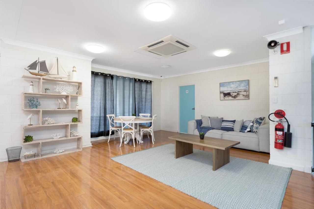 Seaside Townsville- Right Next To Coles, 2 Mins Walk To & Cbd