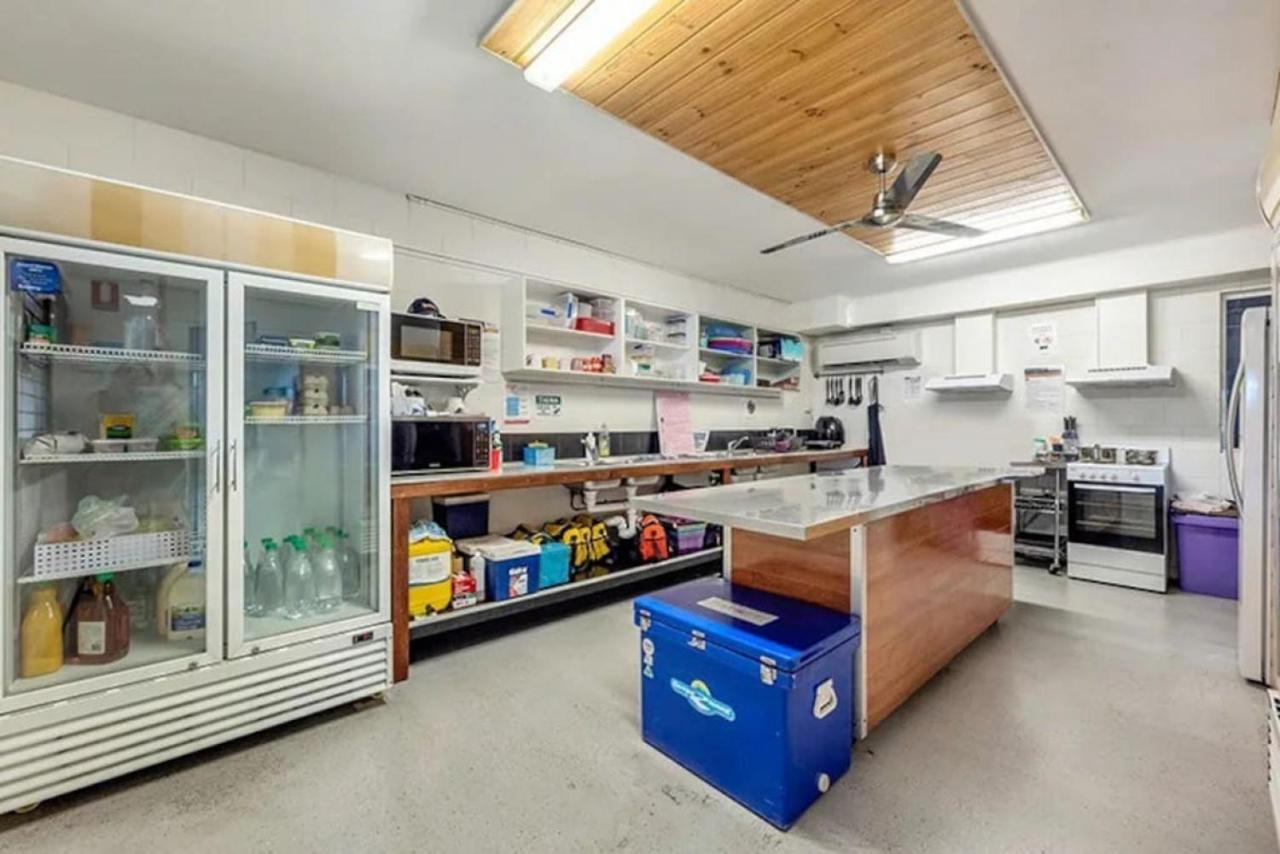 Seaside Townsville- Right Next To Coles, 2 Mins Walk To & Cbd Hostel *