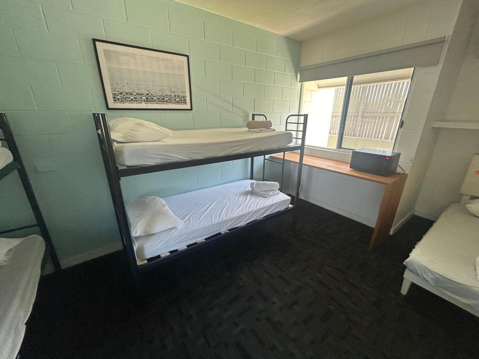 Hostel Seaside Townsville- Right Next To Coles, 2 Mins Walk To & Cbd